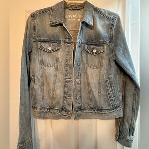 Pre owned Gap 1969 light washed denim jacket for women in size M